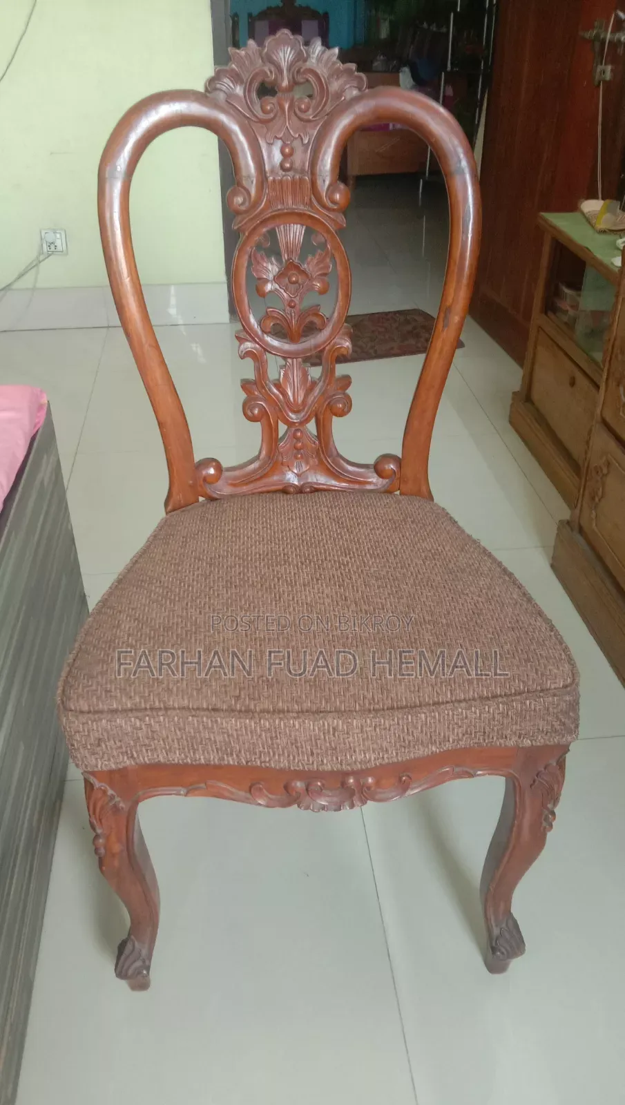 2 Gori chairs will be sold