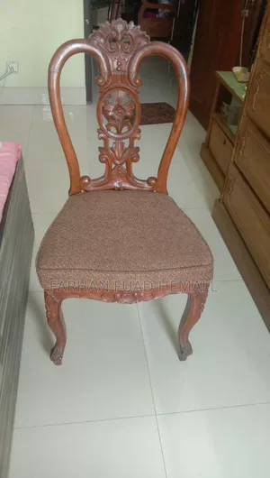 2 Gori chairs will be sold