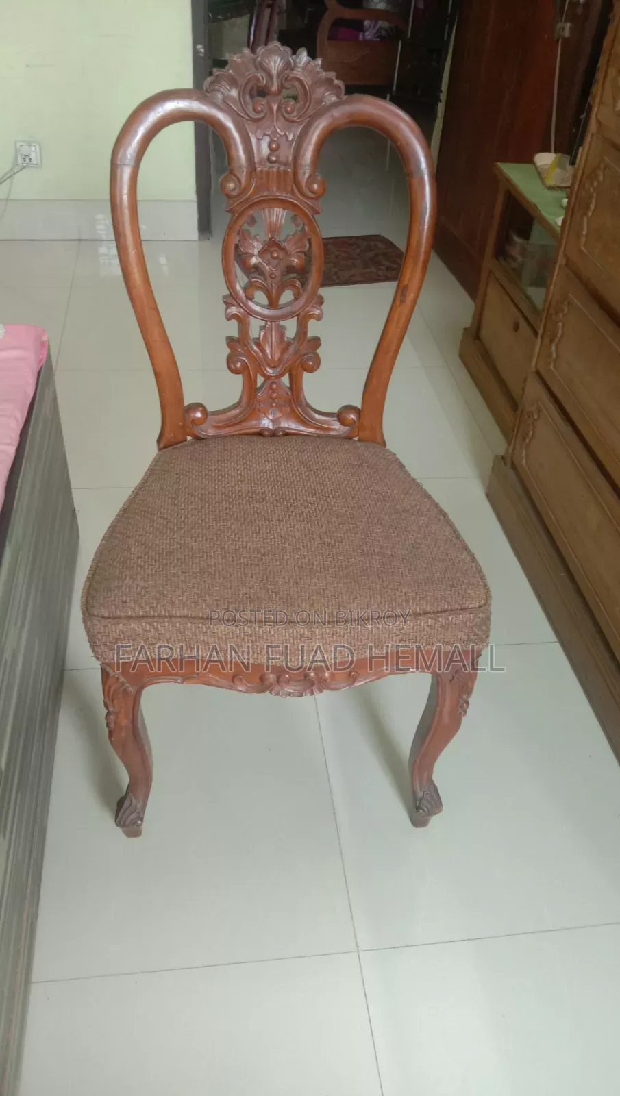 2 Gori chairs will be sold
