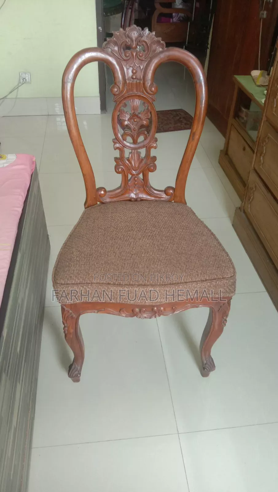2 Gori chairs will be sold