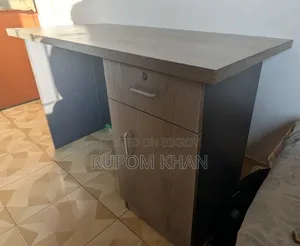 Table. Table for Sale With Decorative Shelf Great Condition