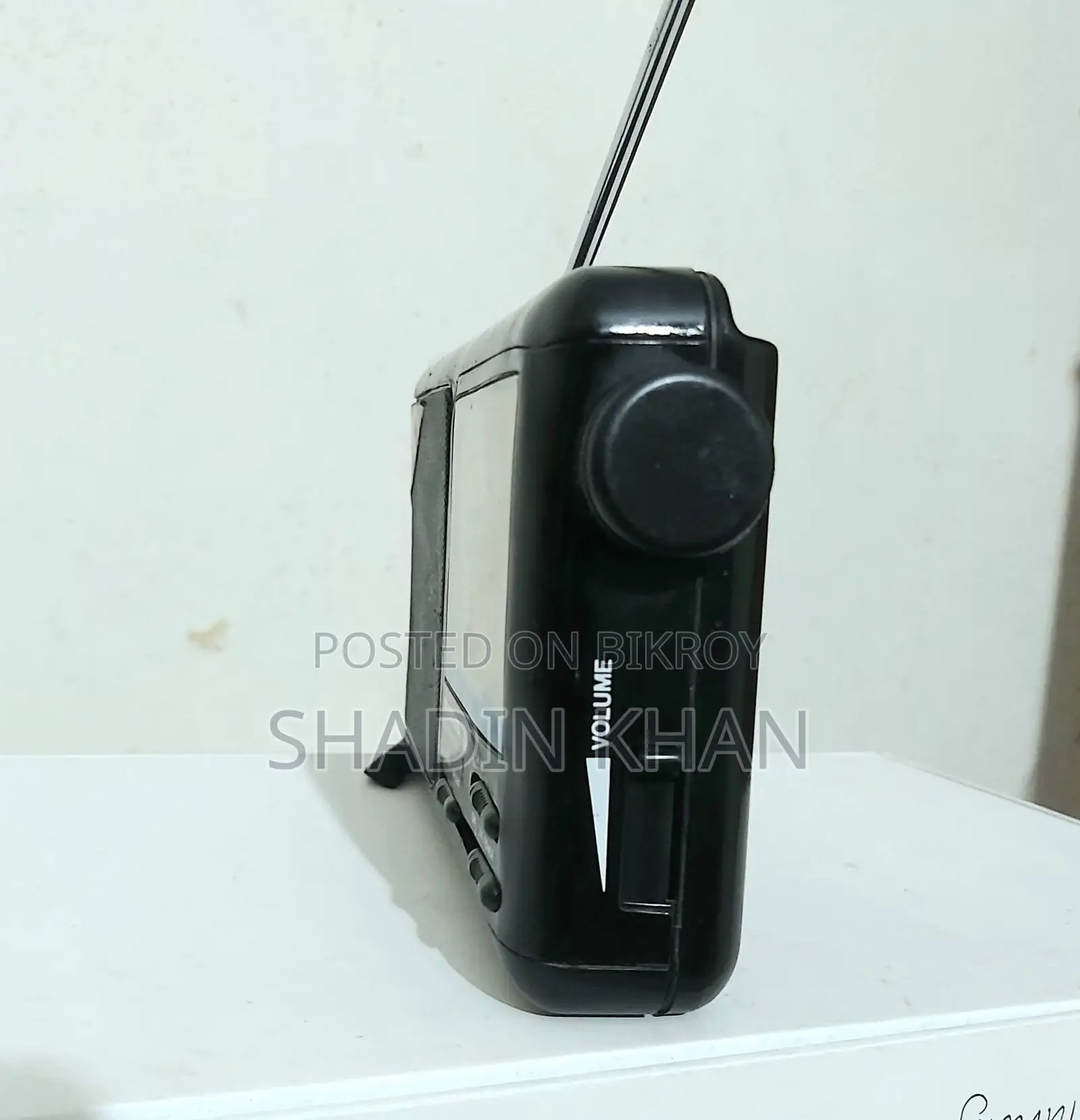 International AC 100 Radio