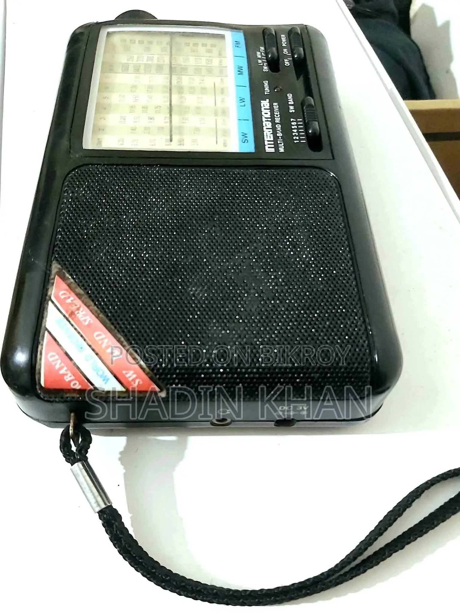International AC 100 Radio