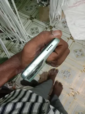 Vivo Y18 128 GB Silver