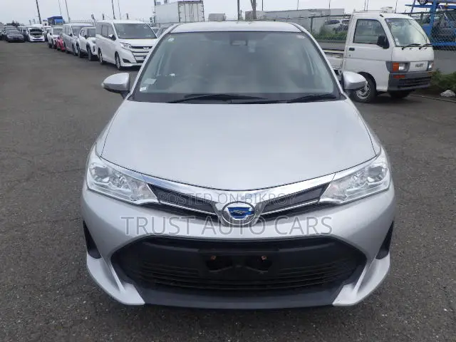 Toyota Corolla Fielder 2021 Silver