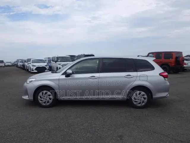 Toyota Corolla Fielder 2021 Silver