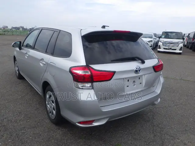 Toyota Corolla Fielder 2021 Silver