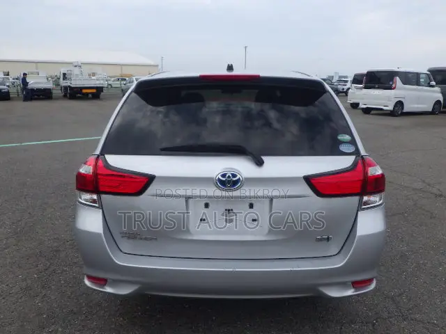 Toyota Corolla Fielder 2021 Silver