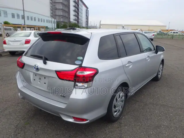 Toyota Corolla Fielder 2021 Silver
