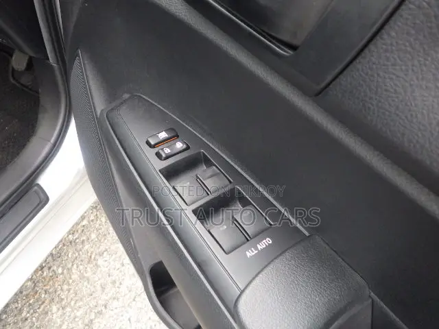 Toyota Corolla Fielder 2021 Silver