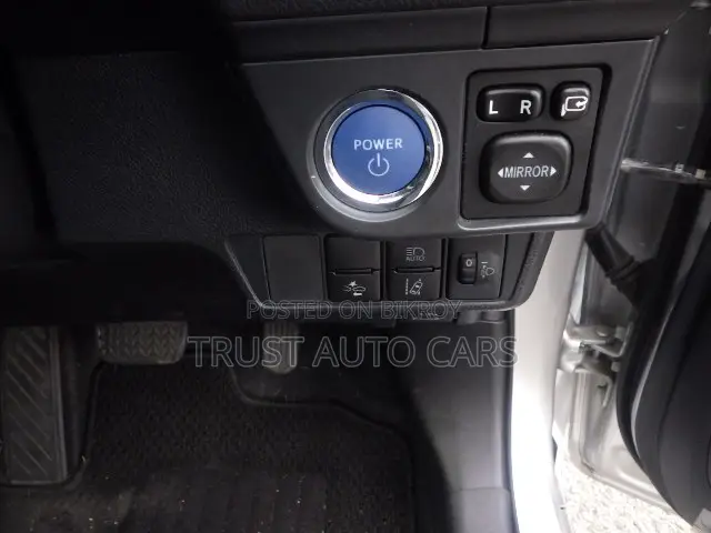 Toyota Corolla Fielder 2021 Silver