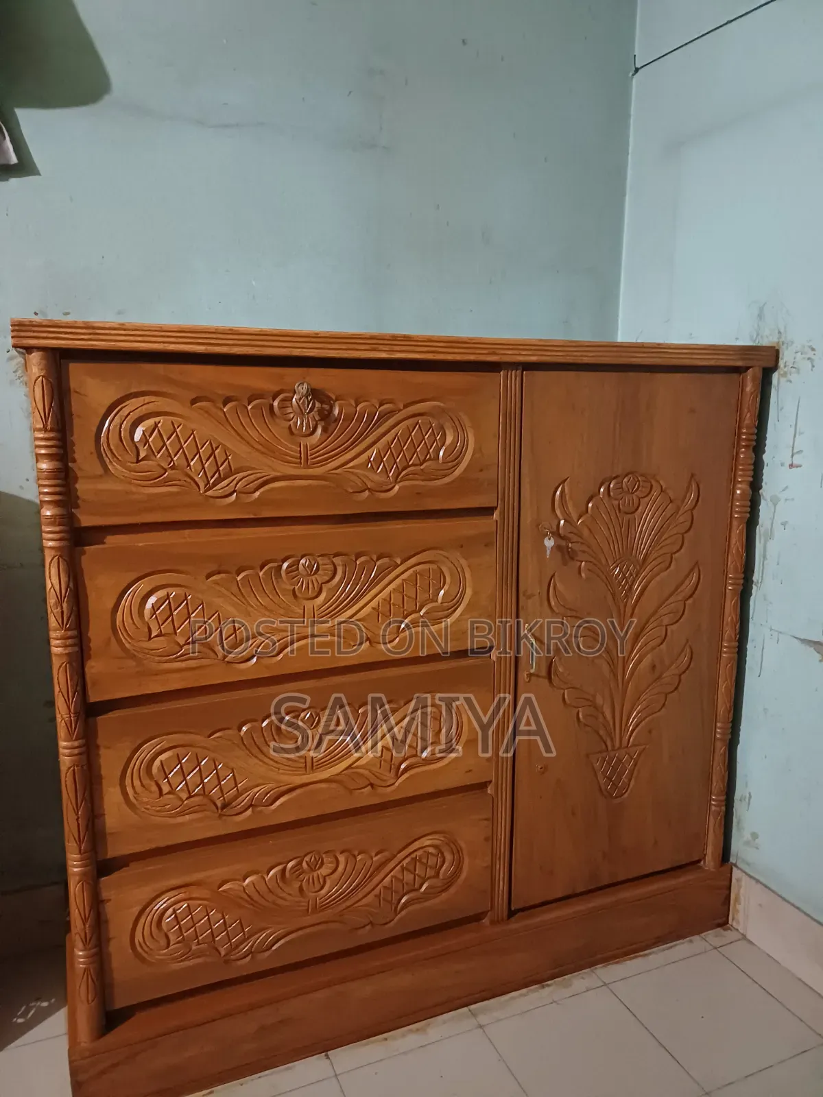 Location Keraniganj. Teak wood wardrobe for sale, size 4.5-5 feet.