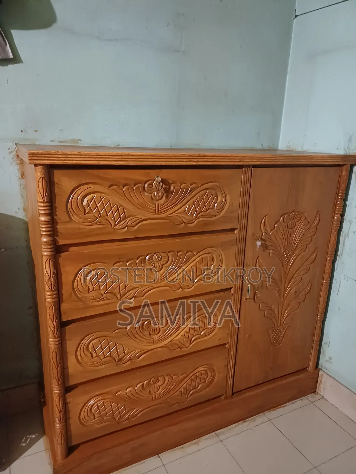 Location Keraniganj. Teak wood wardrobe for sale, size 4.5-5 feet.