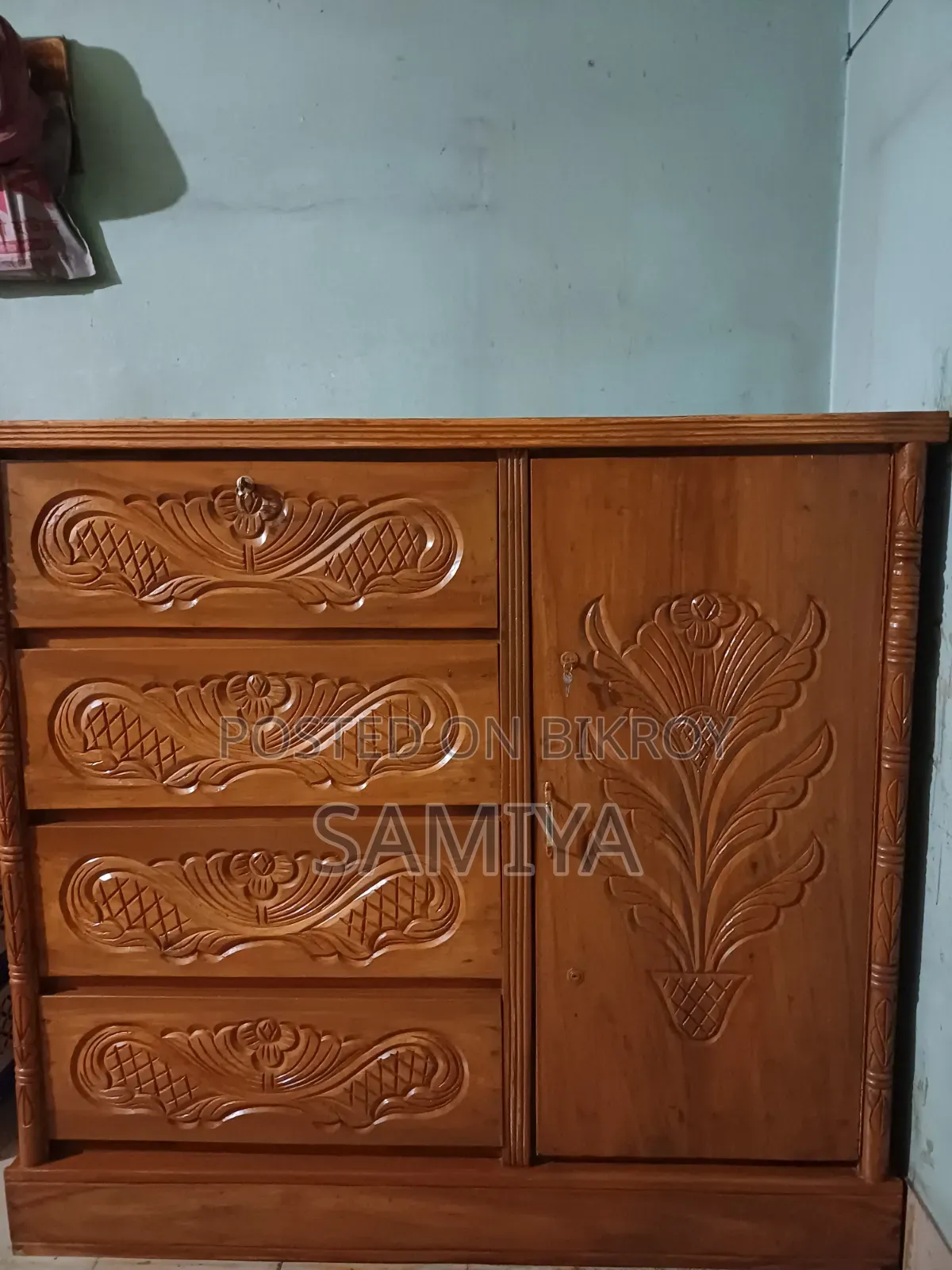 Location Keraniganj. Teak wood wardrobe for sale, size 4.5-5 feet.