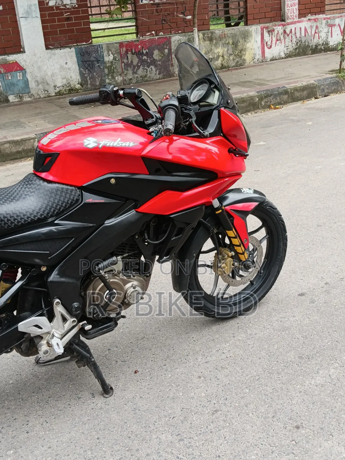 Bajaj 2016 Red
