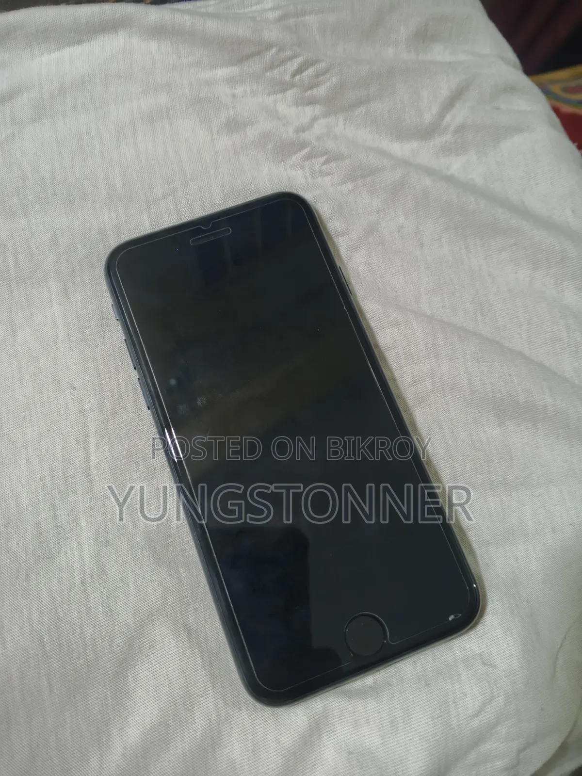 Apple iPhone SE (2020) 64 GB Black