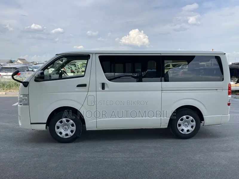Toyota HiAce 2021 White
