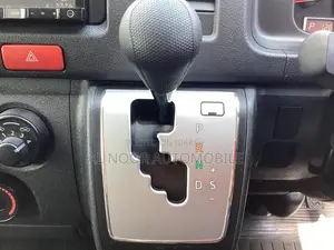 Toyota HiAce 2021 Silver