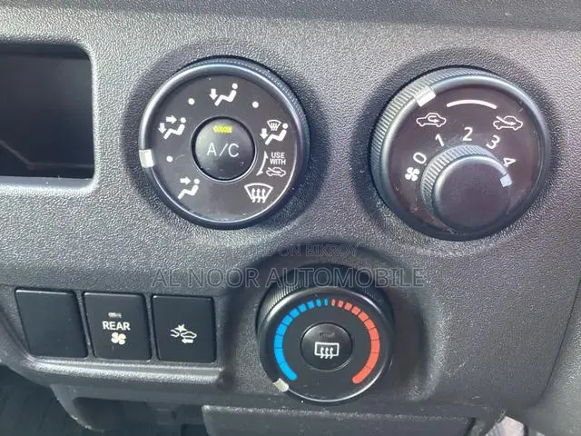 Toyota HiAce 2021 Silver