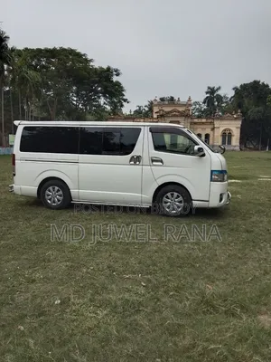 Toyota HiAce 2005 White