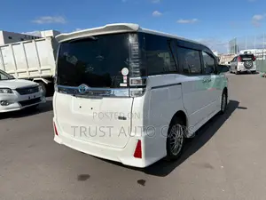 Toyota Voxy 2021 Pearl