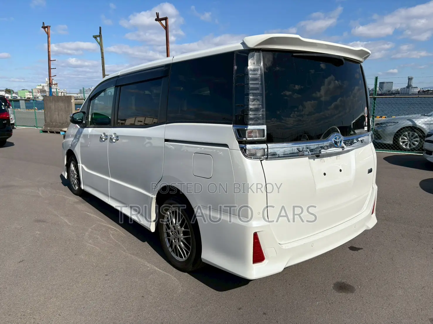 Toyota Voxy 2021 Pearl