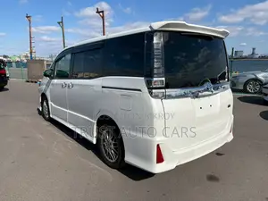 Toyota Voxy 2021 Pearl