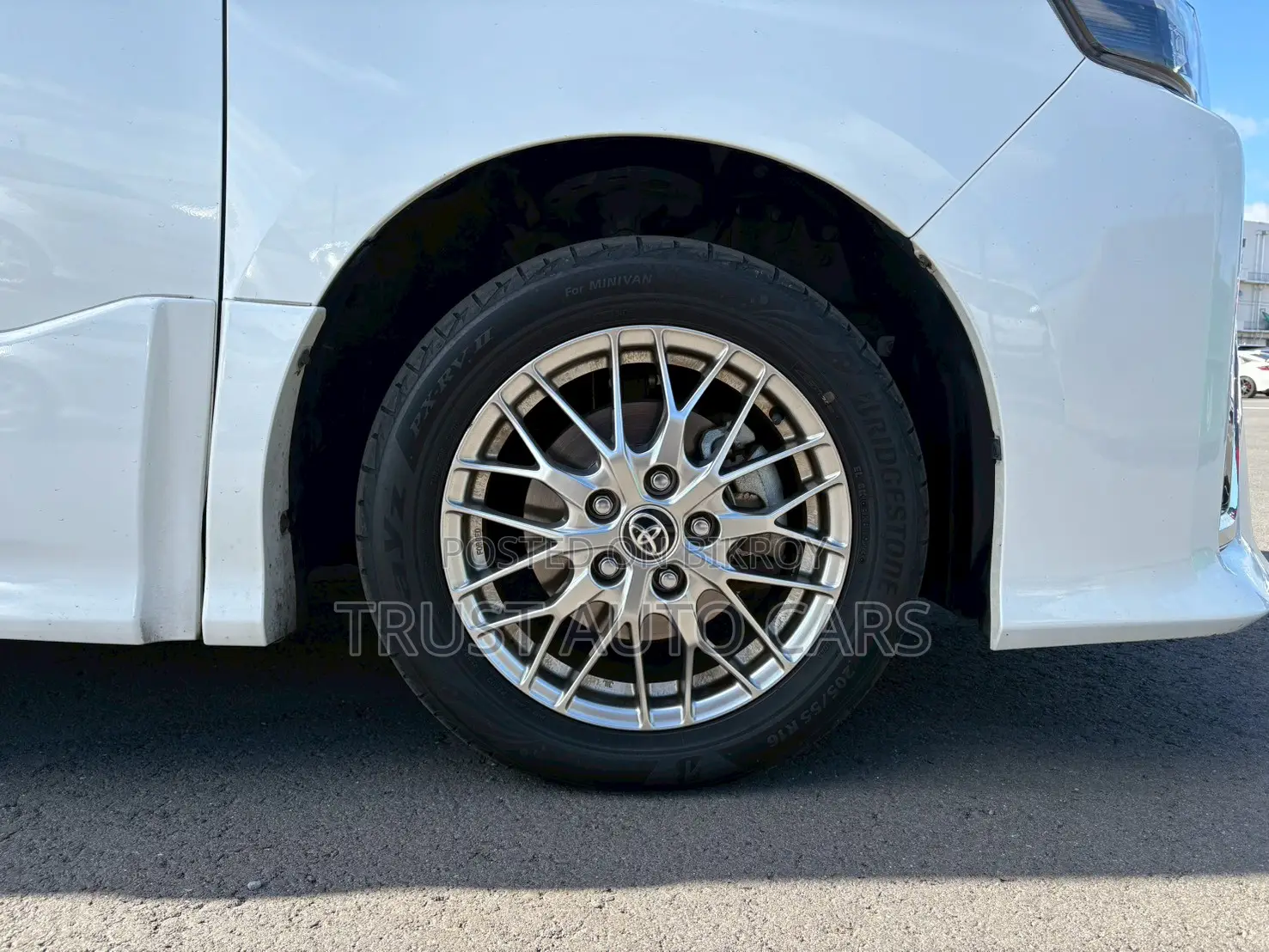 Toyota Voxy 2021 Pearl
