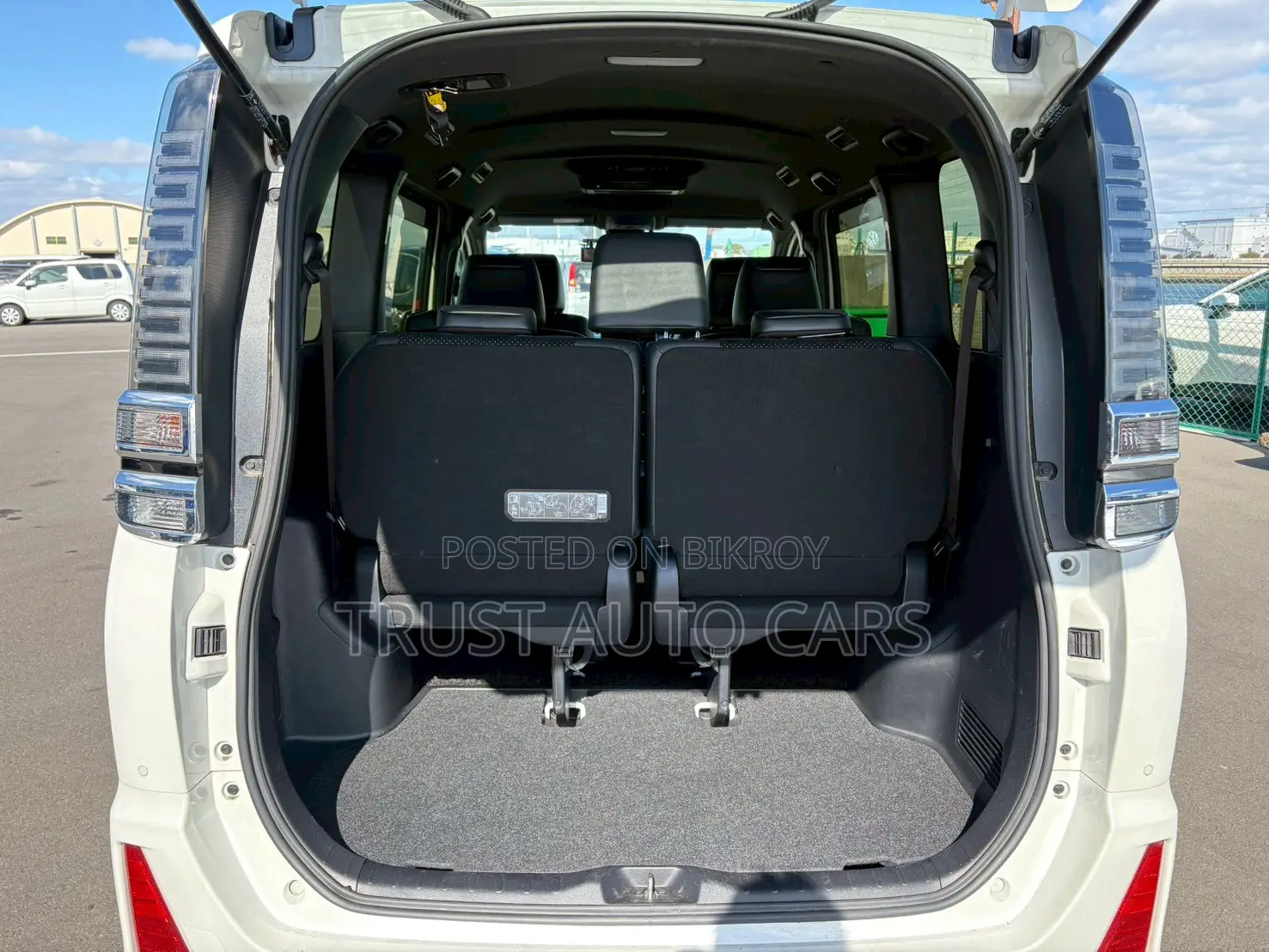 Toyota Voxy 2021 Pearl