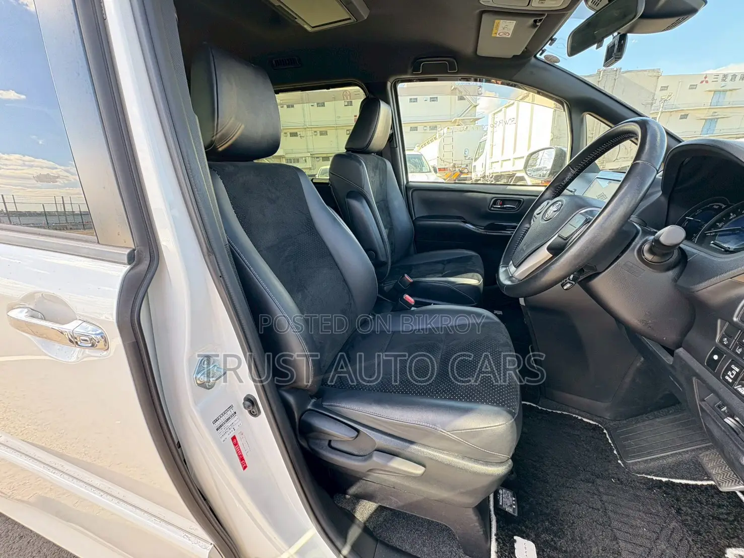 Toyota Voxy 2021 Pearl