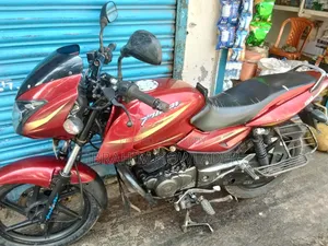বাজাজ পালসার ১৫০ ২০১১ লাল