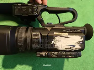 JVC Gy-Hm170u Professional Camcorder