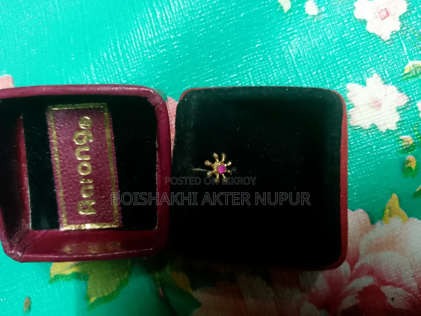 21 Karat Gold Nosepin for Sale