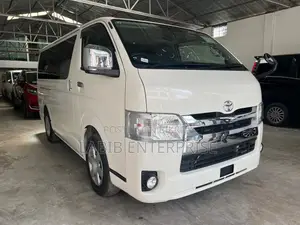 Toyota HiAce 2021 White