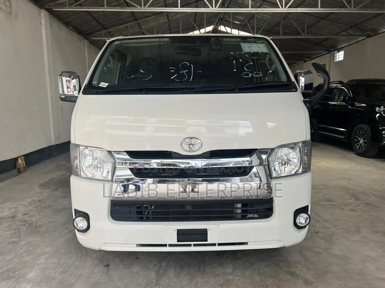 Toyota HiAce 2021 White