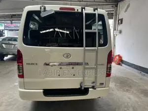 Toyota HiAce 2021 White