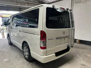 Toyota HiAce 2021 White