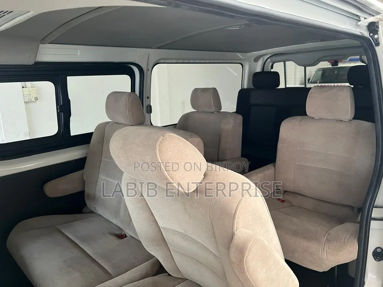 Toyota HiAce 2021 White