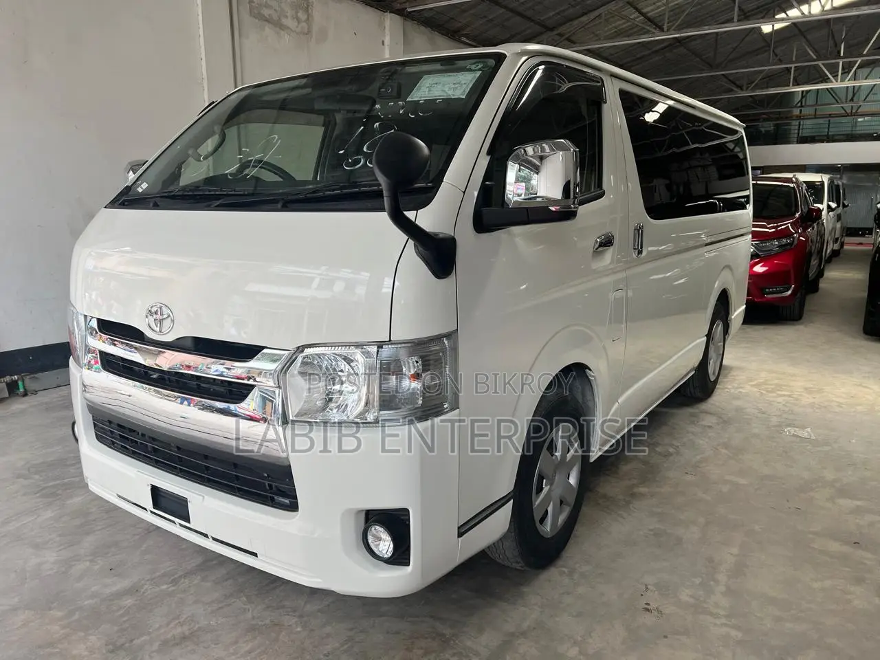 Toyota HiAce 2021 White