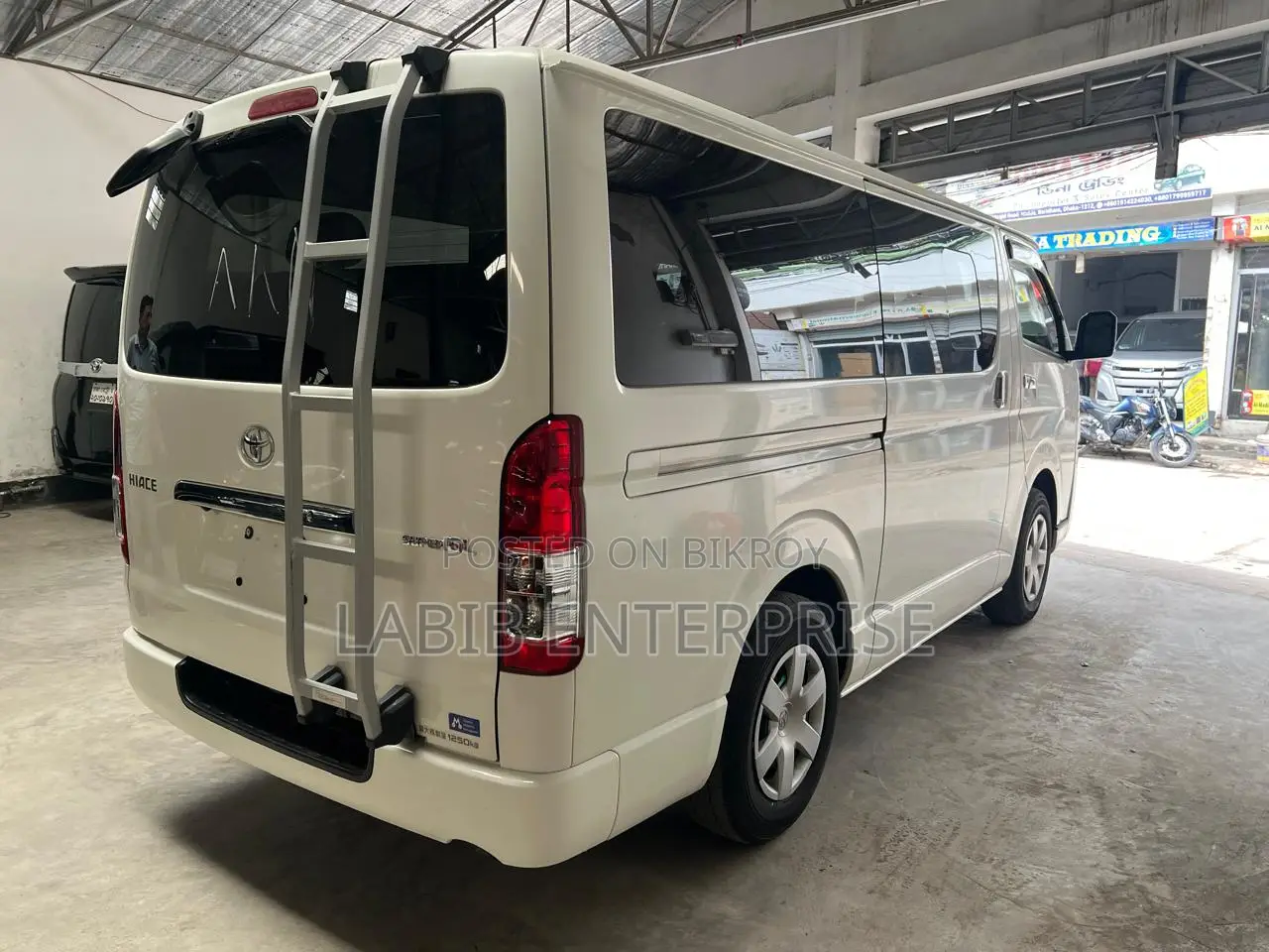 Toyota HiAce 2021 White