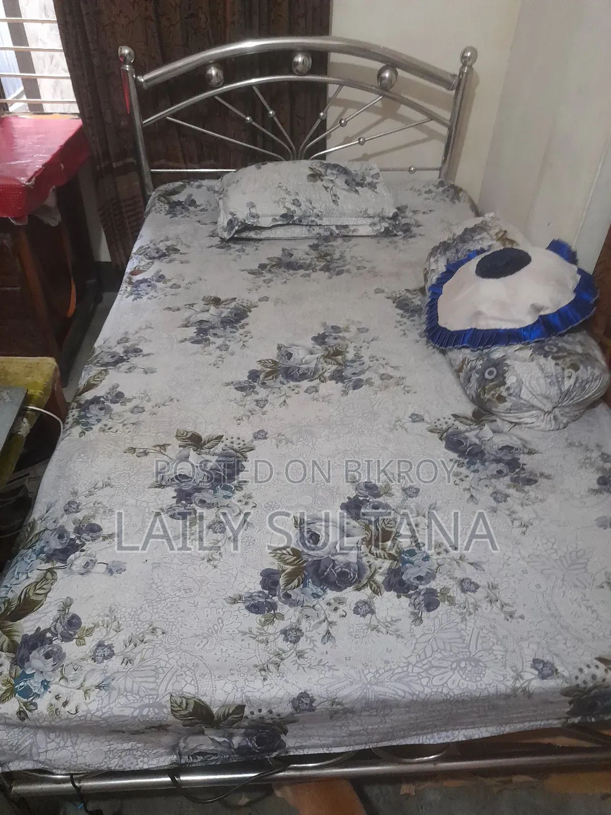 তোশক ছাড়া খাট