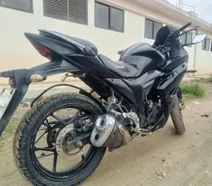 সুজুকি জিক্সার এসএফ ২০১৬ কালো