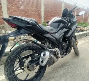 সুজুকি জিক্সার এসএফ ২০১৬ কালো