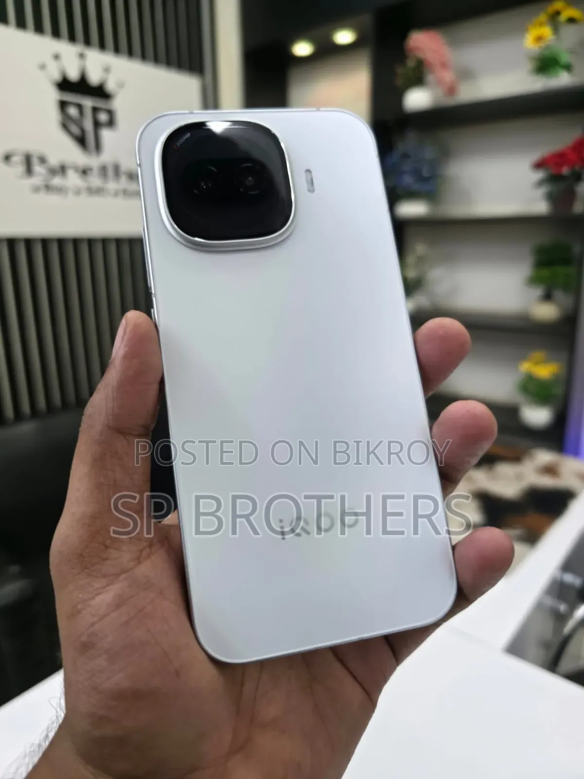 iQOO 256 GB White