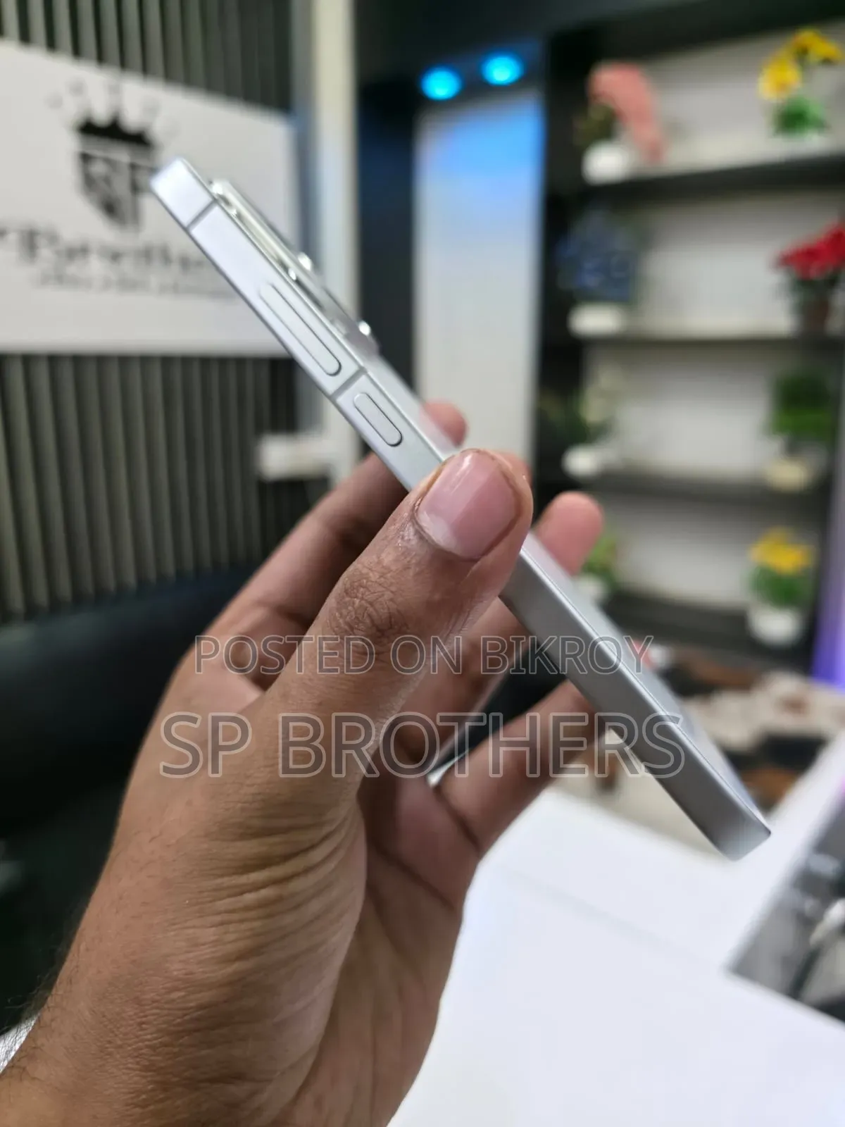 iQOO 256 GB White