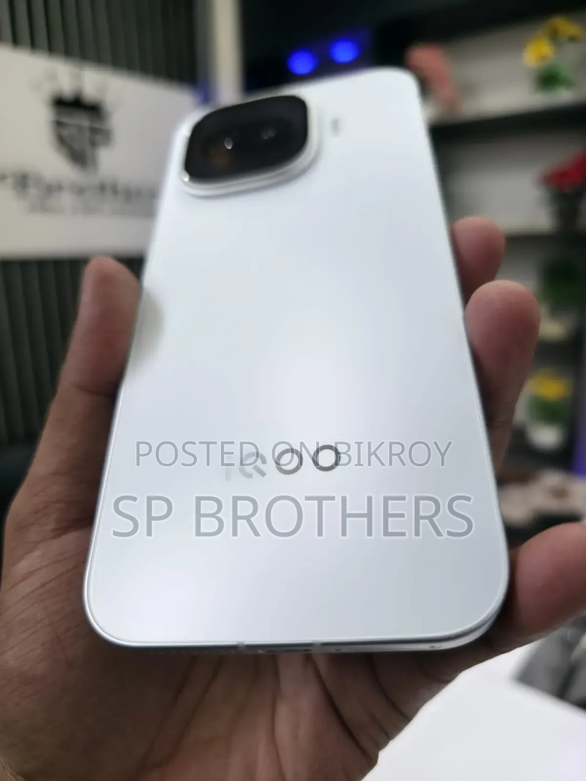 iQOO 256 GB White