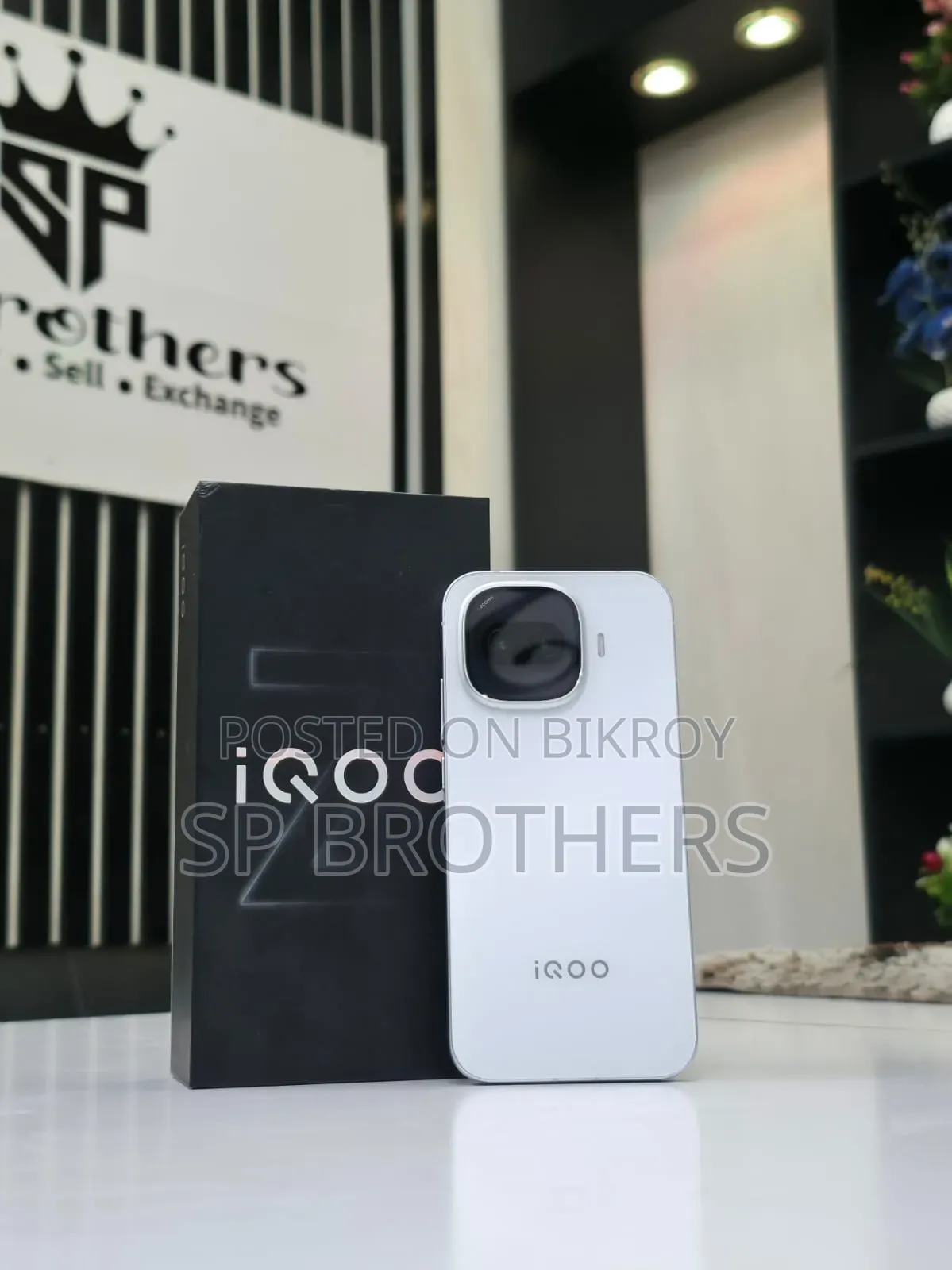 iQOO 256 GB White