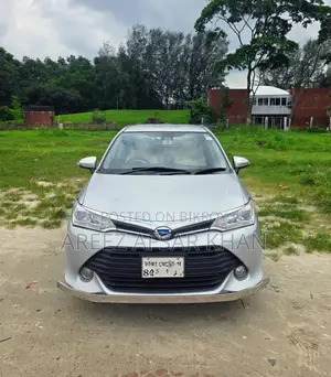 Toyota Axio 1.5 Hybrid 2WD 2015 Silver