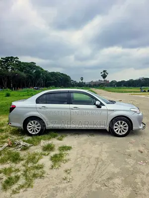 Toyota Axio 1.5 Hybrid 2WD 2015 Silver