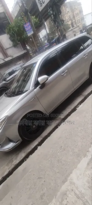 টয়োটা করোলা ফিল্ডার ২০১৭ সিলভার
